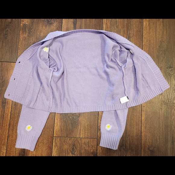 Beautiful Daisy Knit Cardigan - Picture 7 of 16